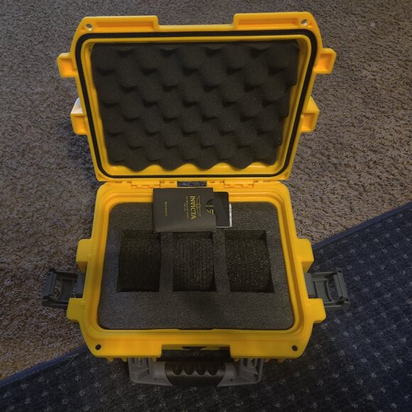 3 Slot Invicta Bright Yellow Impact Watch Case - Picture 2 of 7